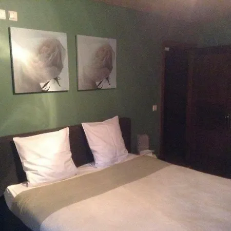 לינה וארוחת בוקר Les Secrets De La Vie Celles (Hainaut)
